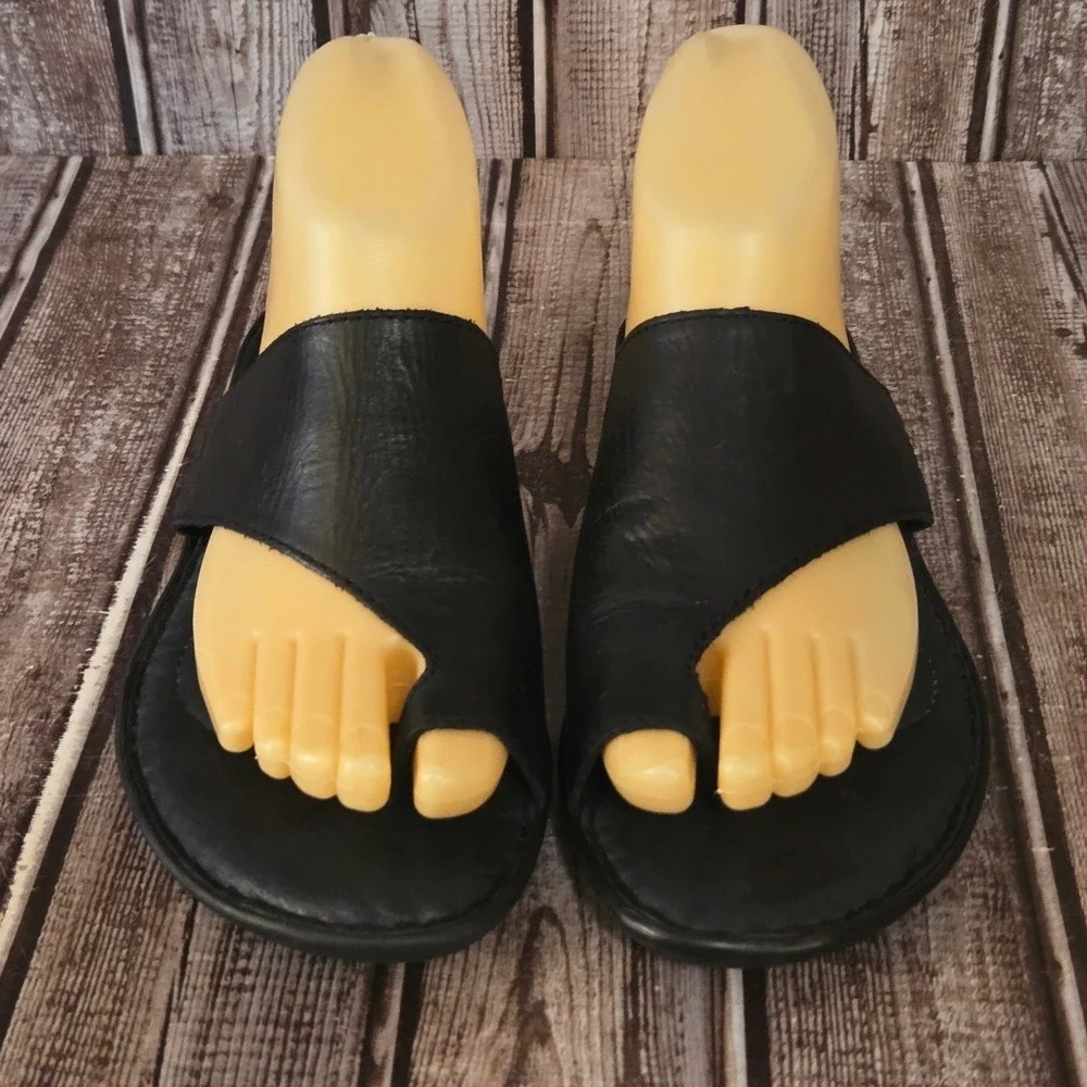 Sz 6 M Women Born Black Leather Toe Ring Flat Comfort Cushioned Slides Sandals